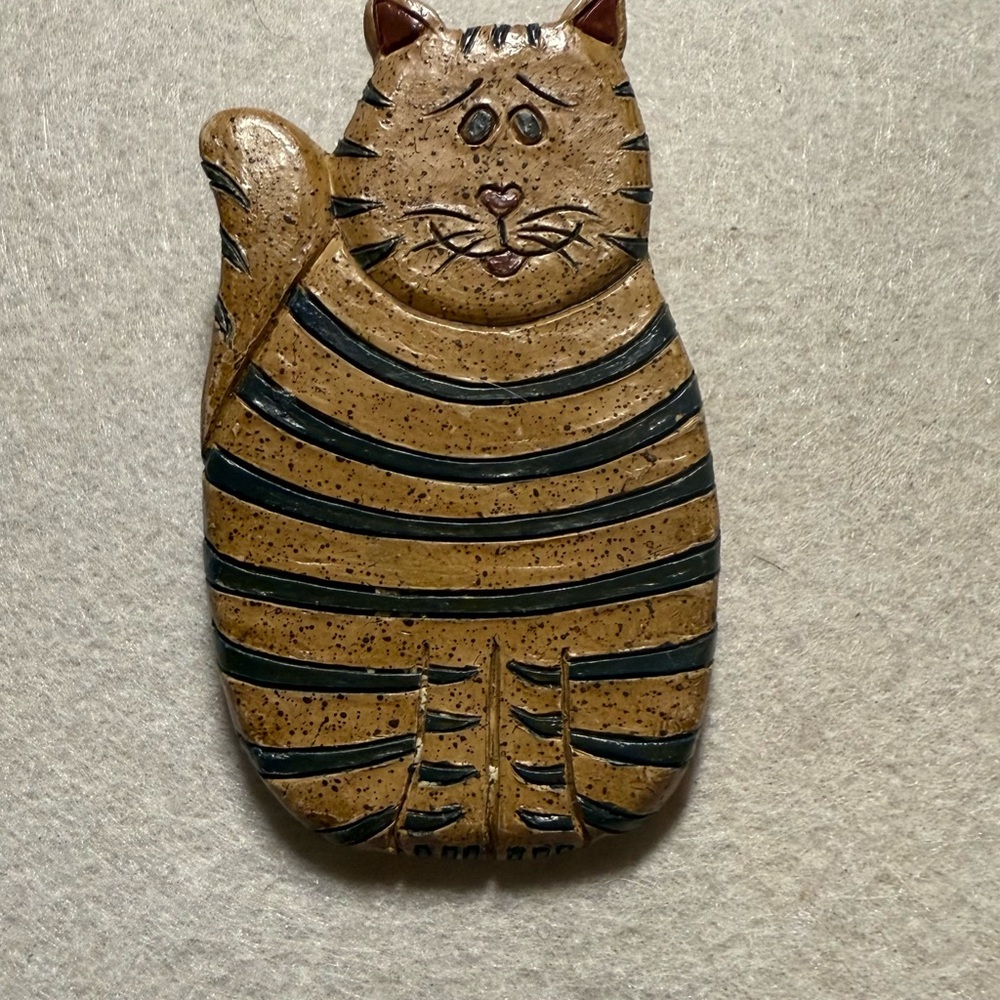 Vintage Striped Brown Cat Brooch